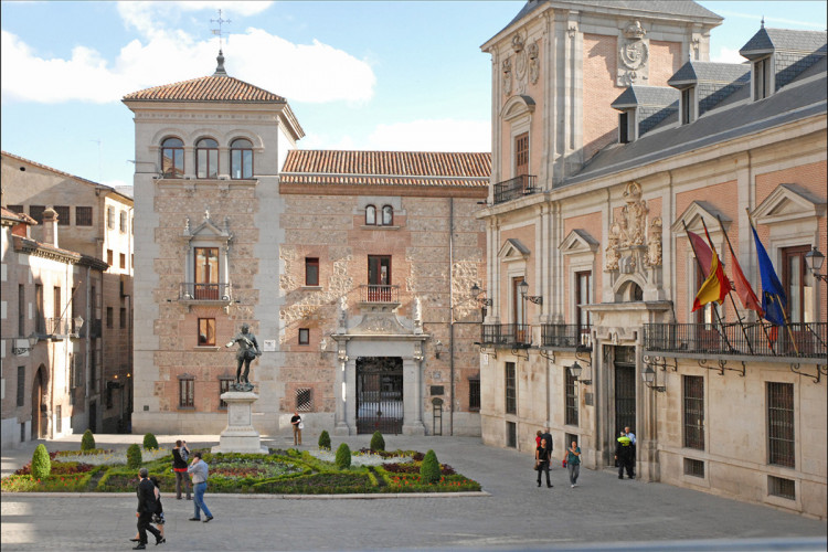 plaza-de-la-villa-madrid